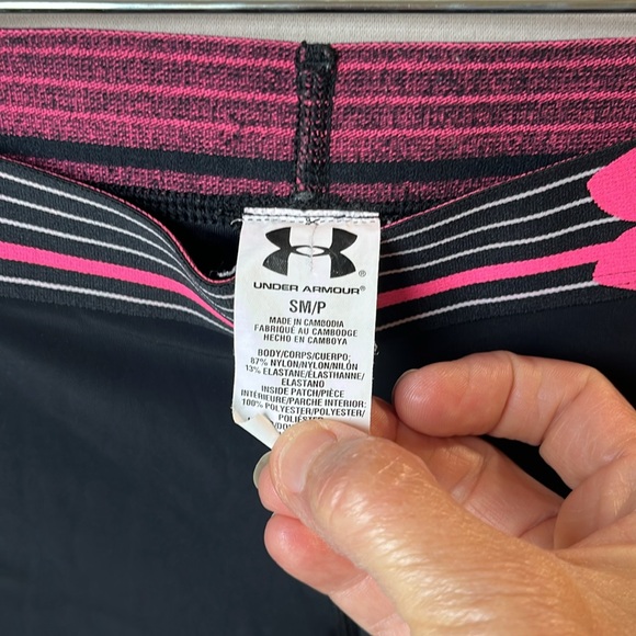 Under Armour Black Sliding Shorts Womens Small - Picture 3 of 7